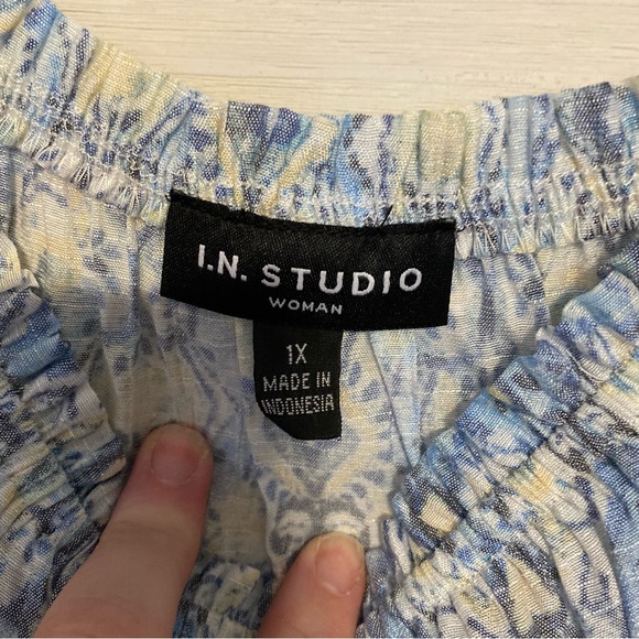 I.N. STUDIO plus size flowy blouse sz 1X - Picture 3 of 5